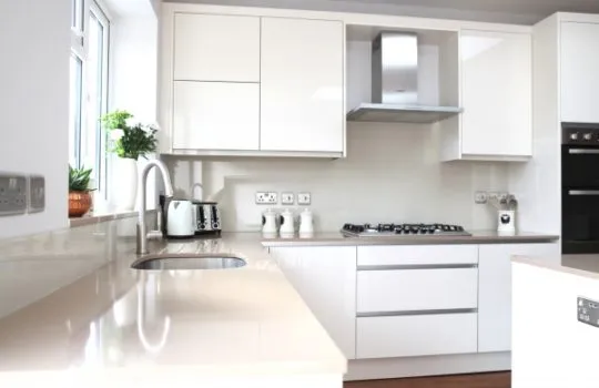 Almond_white_handleless_2-540x350